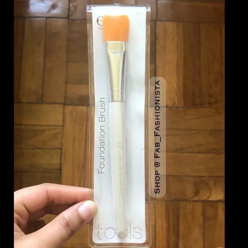 🎁 Foundation brush by ELF